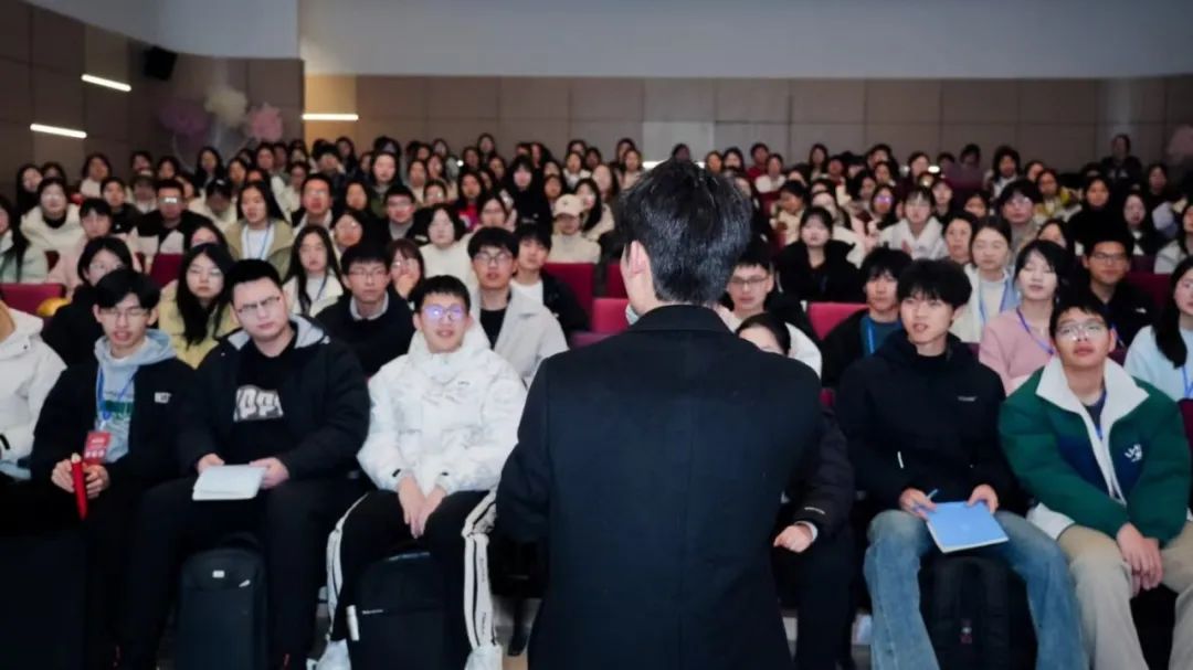 1748054692645848.jpg 640.jpg